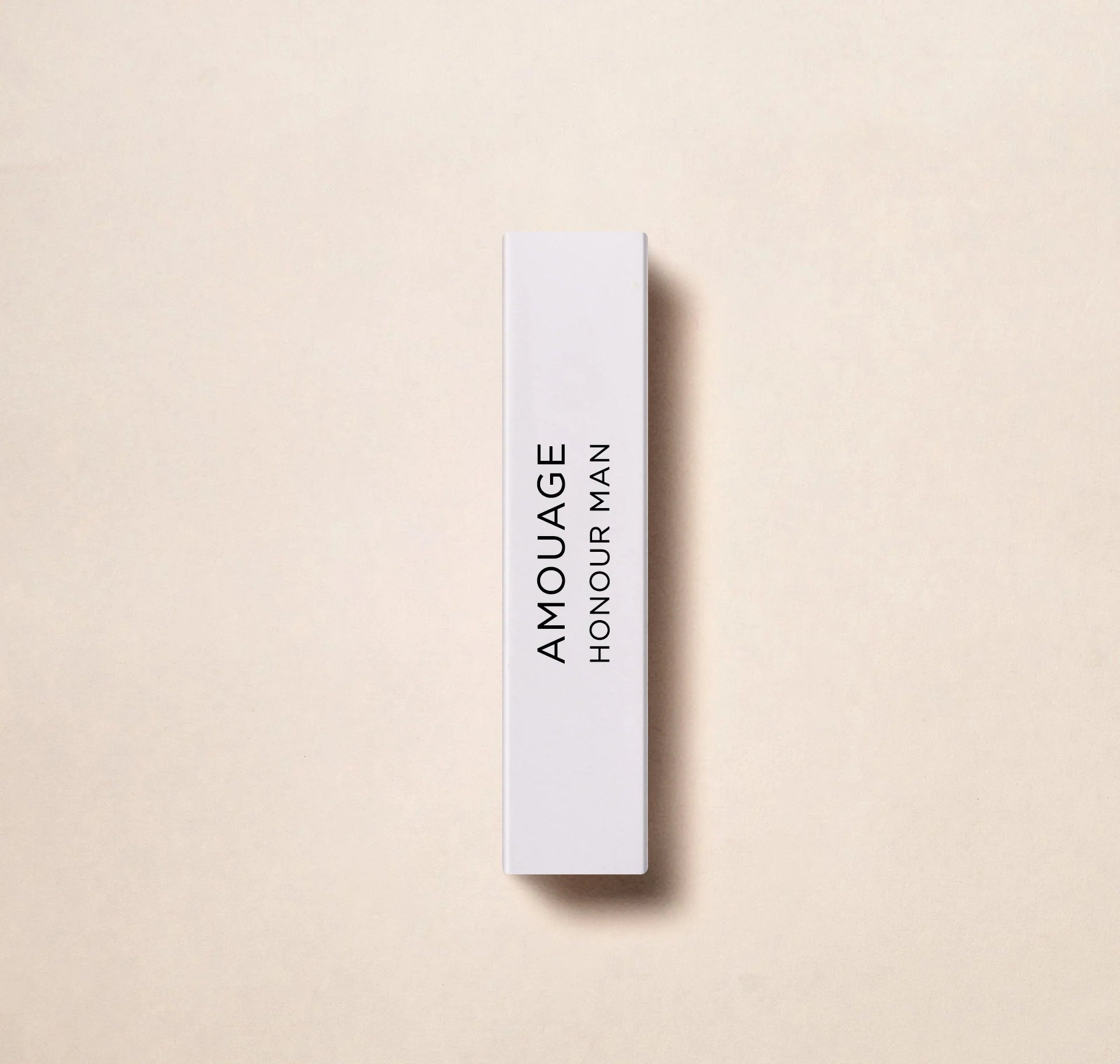 体验 Amouage 香水之家的奢华,尊享 Honour Man 2ml 官方香水试用装。沉浸于这个知名品牌的精致香氛之中。非常适合随时补香,或作为 Amouage 尊贵香水的试用装。